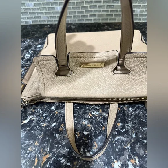 Michael Kors McKenzie 
Satchel/Crossbody Bag - Picture 13 of 16